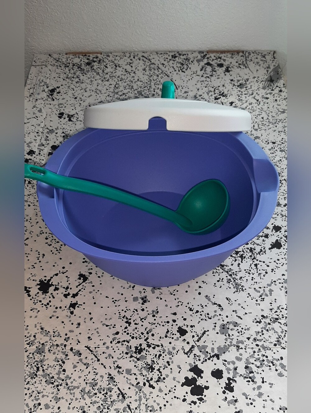 Tupperware Serving Set With Ladle - Picture 2 of 7